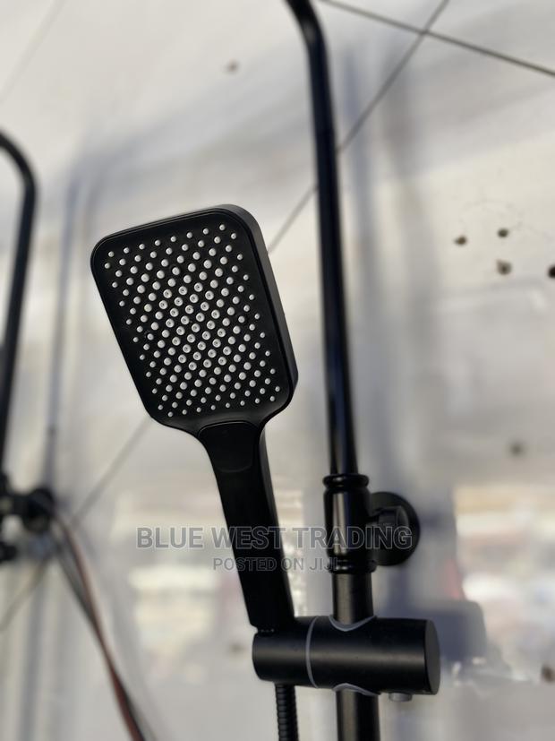 Black Shower With Temperature Indicator - Piano Style Shower · Photo 3