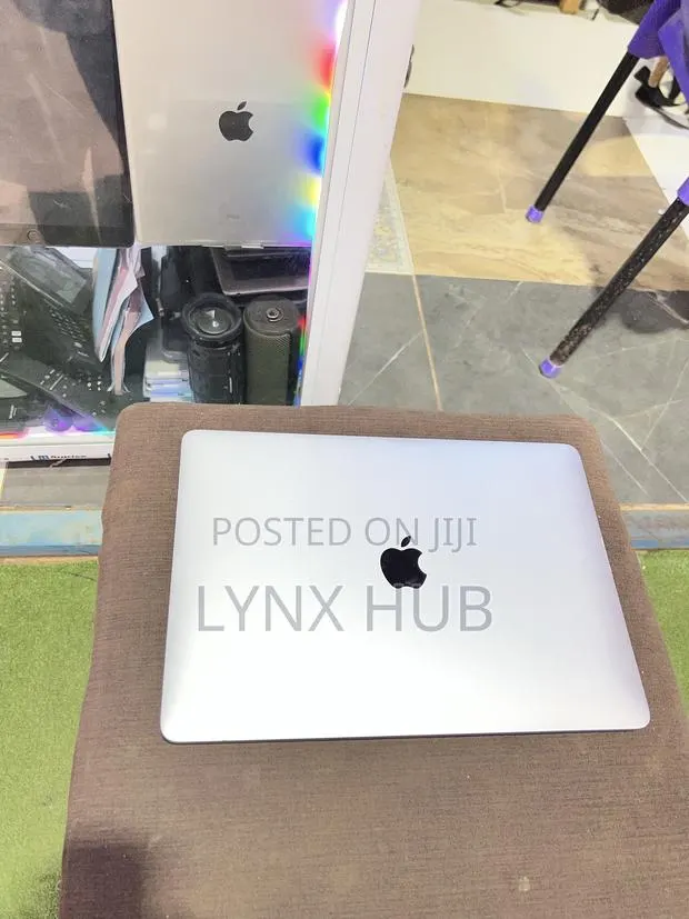 Laptop Apple MacBook Pro 2020 8GB Intel Core i5 SSD 256GB · Photo 1