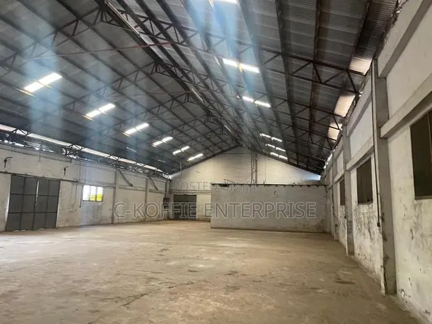 1300 SQM Warehouse + 4 Offices at South Industrial Area for R · Photo 1