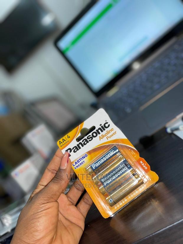 Panasonic Alkaline Power AA Batteries 4 Pack (4 Piece) · Photo 2