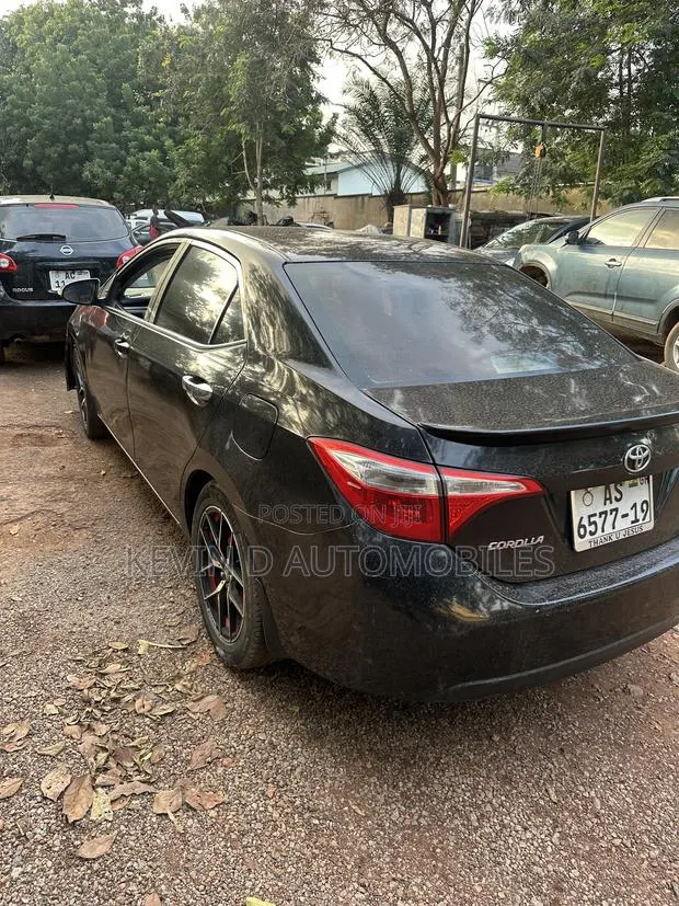 Toyota Corolla LE 4dr Sedan (1.8L 4cyl CVT) 2015 Black · Photo 1