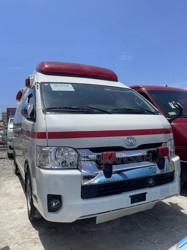 Toyota HiAce 2013 White · Photo 1
