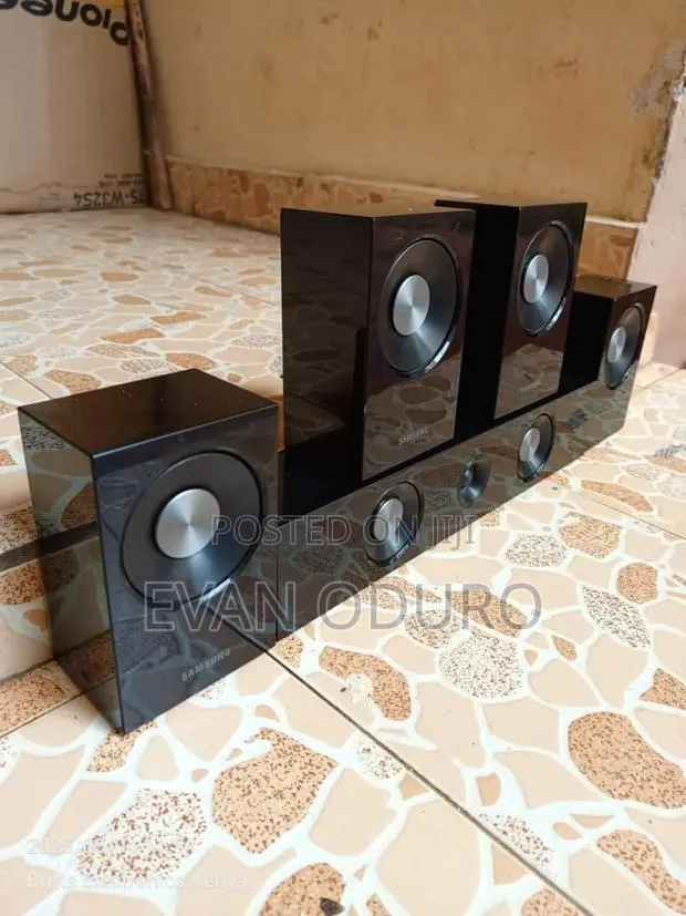 Powerful Samsung Home Theater Surround Speakers Wall Mountable · Photo 1