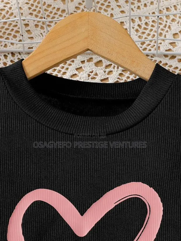Girls' Heart Print Puff Sleeve Top Skirt Set · Photo 3