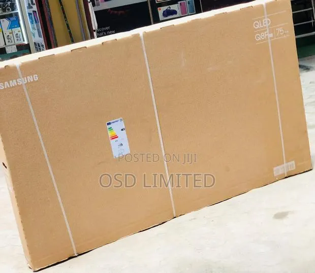 See the Bigger Picture in Samsung QLED Smart TV · Photo 1