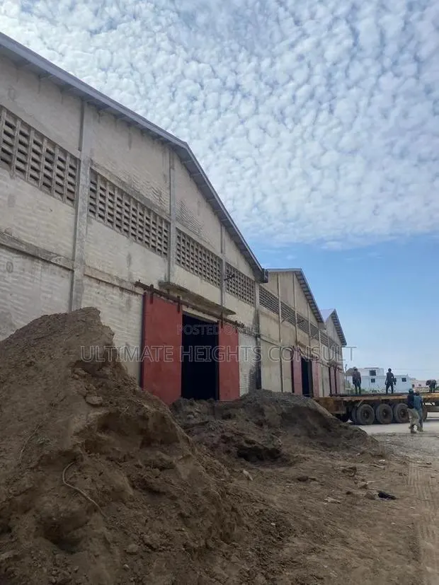 Warehouse 1600 Square Meters Available for Rent at Spintex Main Road · Photo 1