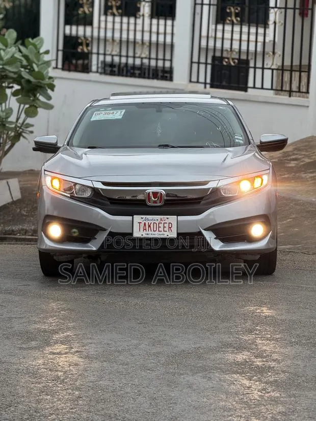 Honda Civic 2018 Silver · Photo 1