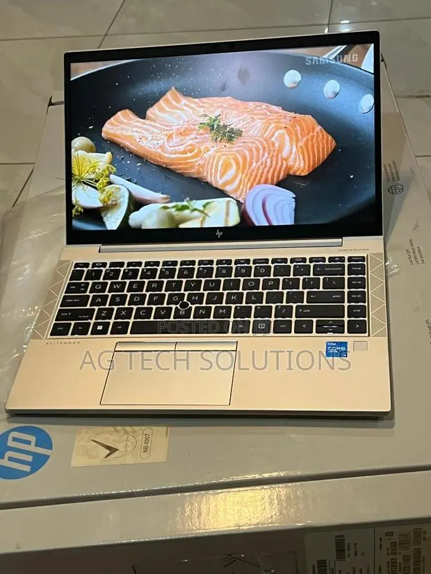 New Laptop HP EliteBook 840 G8 8GB Intel Core i5 SSD 256GB · Photo 1