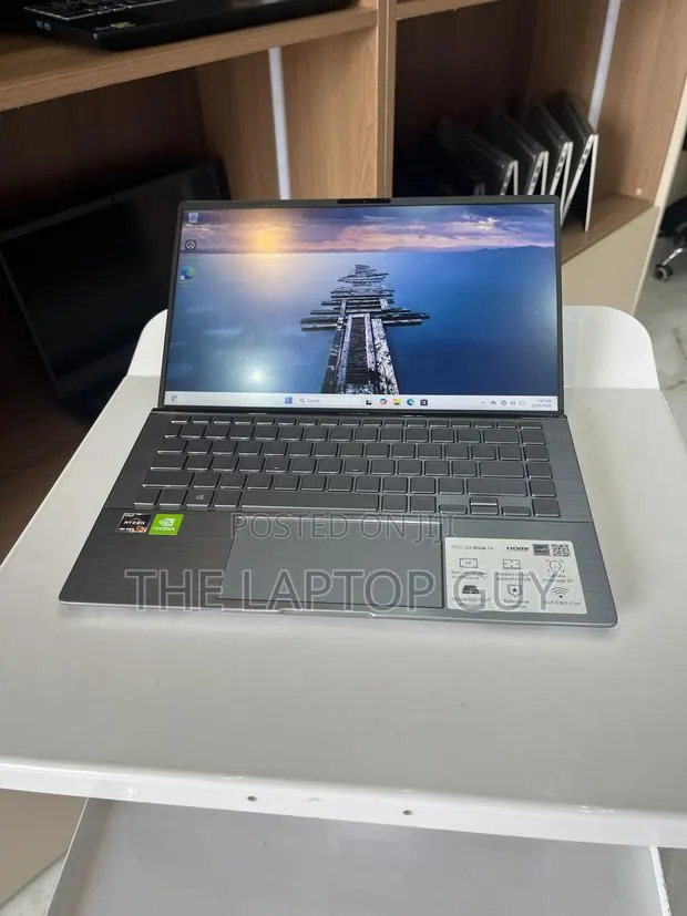 Laptop Asus Zenbook 14 16GB AMD Ryzen 7 SSD 512GB · Photo 1