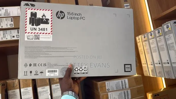 New Laptop HP 15-fd0290ns 8GB Intel Core i5 SSD 512GB · Photo 1