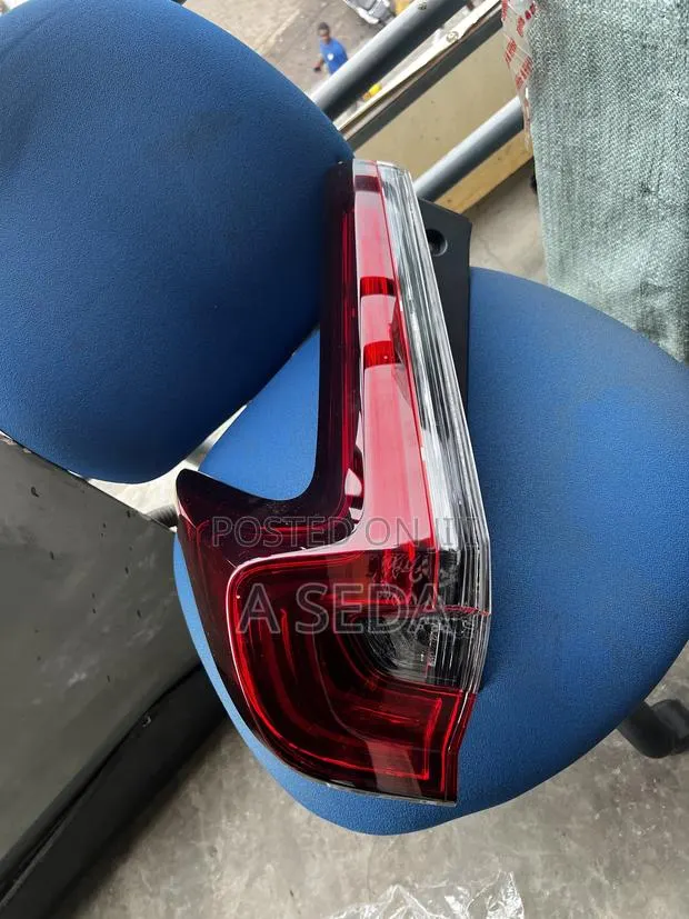 Honda CRV 2017 2018 2019 2020 2021 Taillight Call · Photo 1