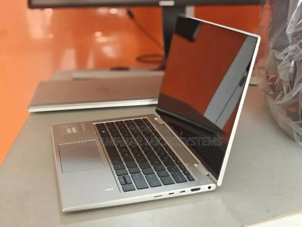 Laptop HP EliteBook 830 G8 16GB Intel Core i5 SSD 256GB · Photo 1