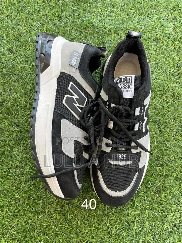 Sneakers Shoes · Photo 1