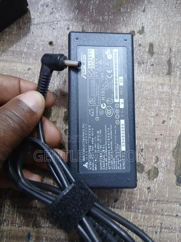 ASUS AC Adapter 19v Big Mouth · Photo 1