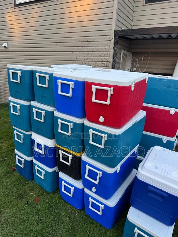 Rubbermaid / Eskimo Ice Chest Coolers · Photo 1