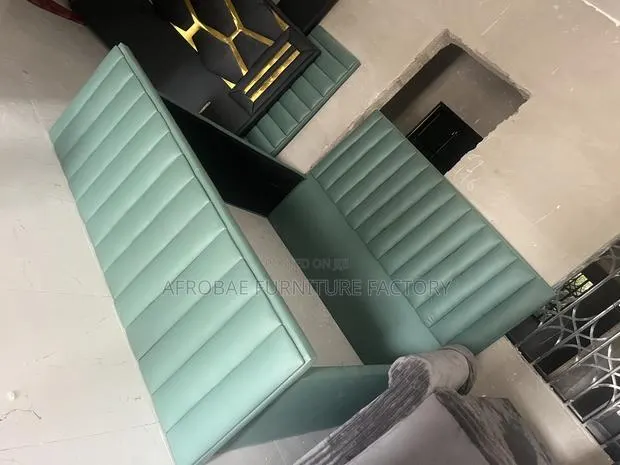 Queen Size Bed With Giant Headboard Factory Quality · Photo 1