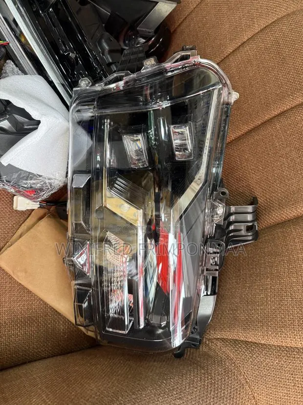 Mitsubishi L200 2023,2024,2025 Headlight · Photo 1