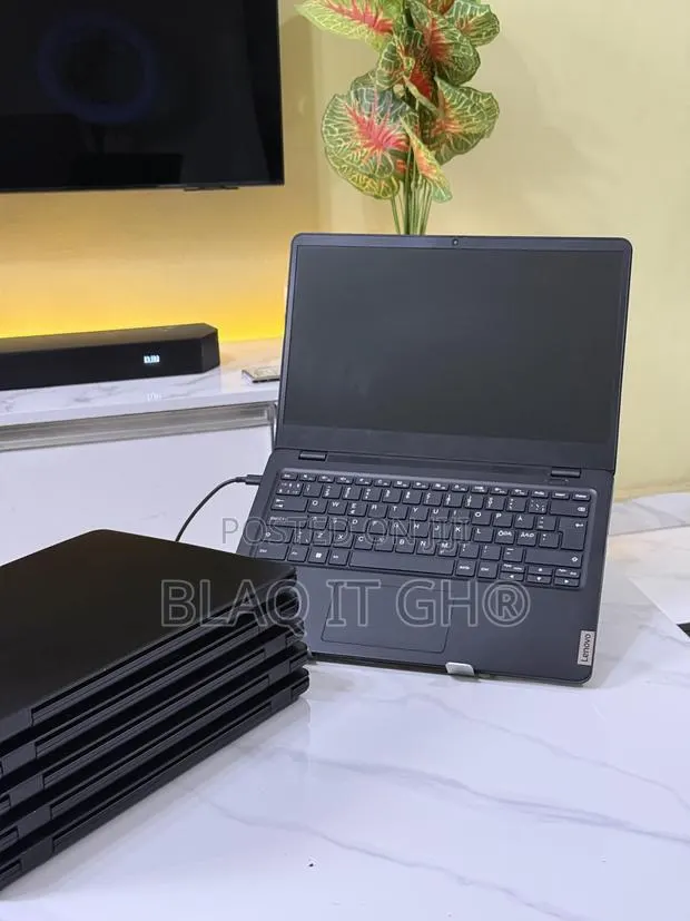Laptop Lenovo 4GB AMD SSD 128GB · Photo 1