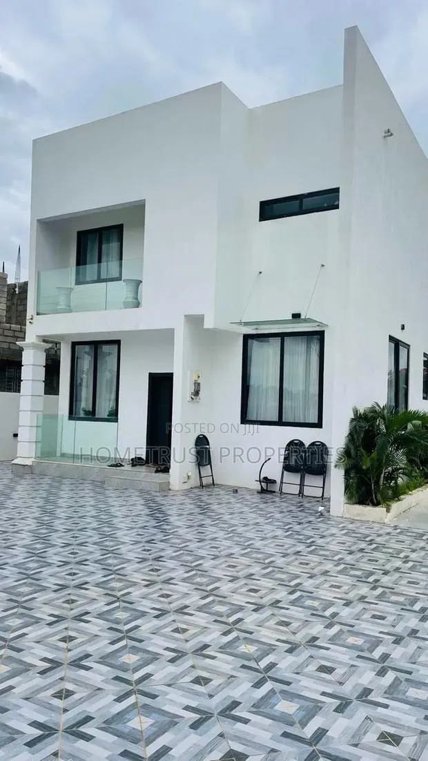 3bdrm Duplex in Amasaman Katapor for sale · Photo 1