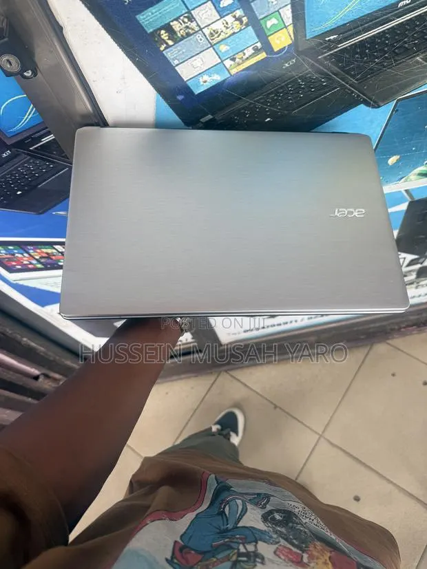 Laptop Acer Aspire E5-571 4GB Intel Core i3 HDD 320GB · Photo 1