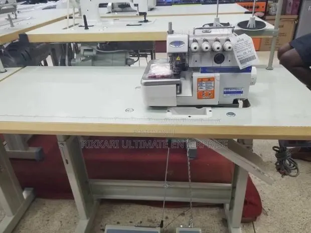 Butterfly Knitting/Overlock Machine · Photo 1