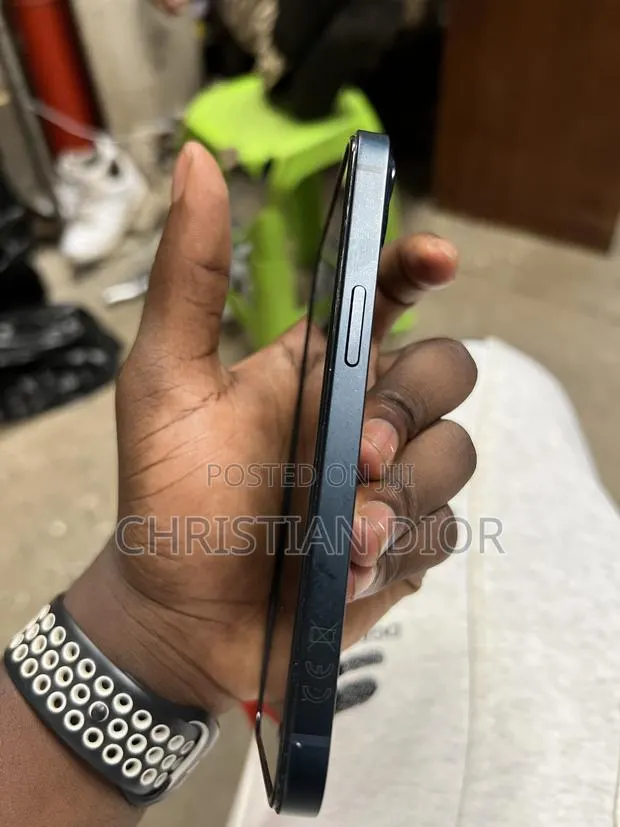 Apple iPhone 13 128 GB Graphite · Photo 1