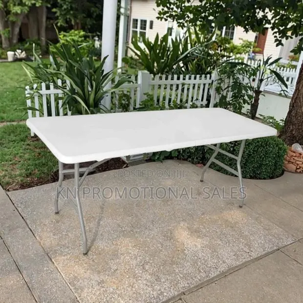 Foldable 12 Seat Table · Photo 1