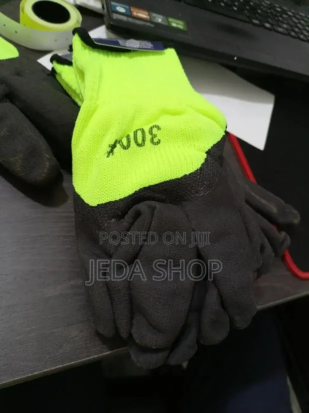 Hand Gloves · Photo 3