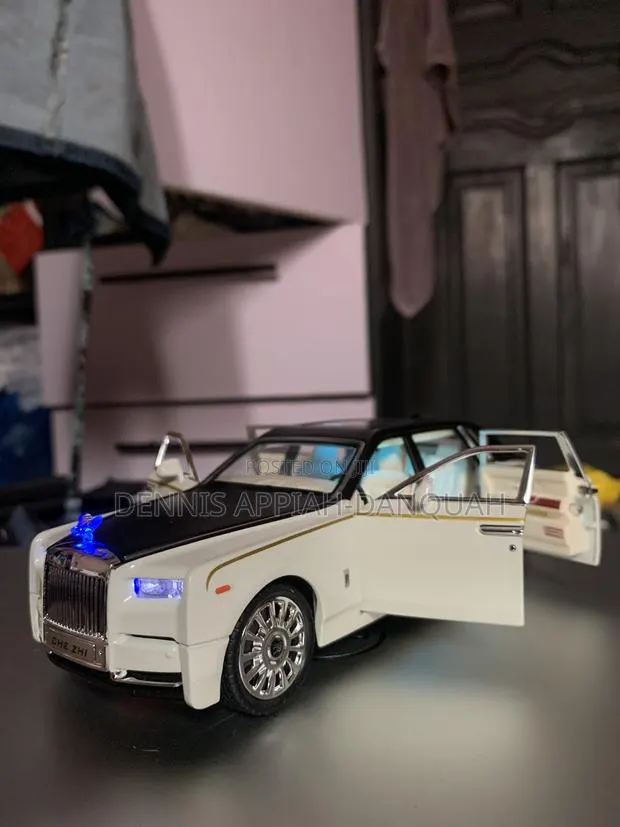 1:24 Scale Car Model (Toy Cars) · Photo 1