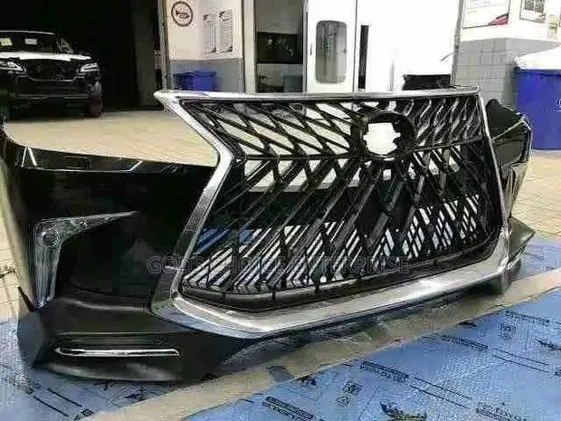 Front Bumper Complete Lexus LX570 2016-2017-2018-2020-2022 · Photo 1