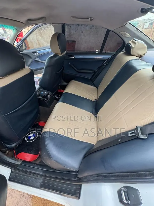 BMW 318i 2006 White · Photo 1