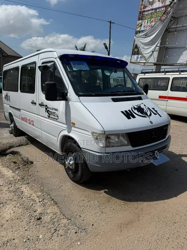 Mercedes-Benz Sprinter 2000 White · Photo 1