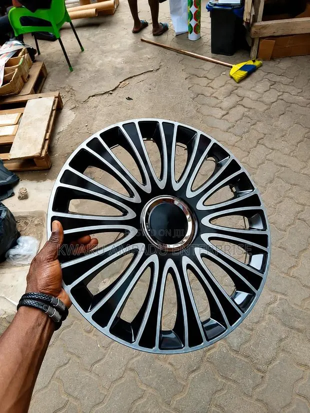 Black Silver Multi-Spoke Wheel Cover 14", 15", 16" · Photo 1