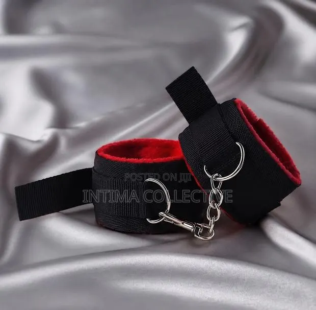 Intimate Cuffs · Photo 1