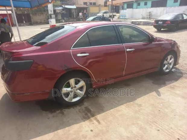 Toyota Camry 2010 · Photo 2
