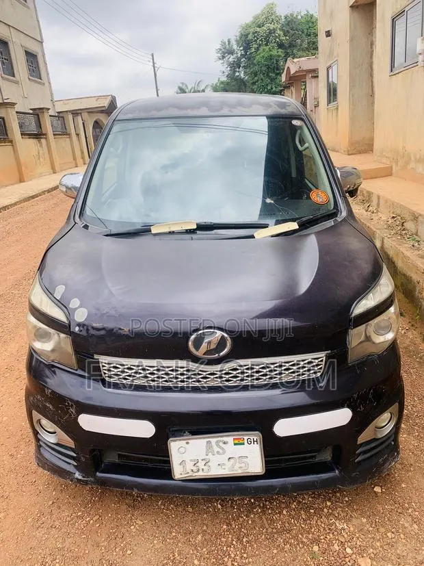 Toyota Voxy 2013 Black