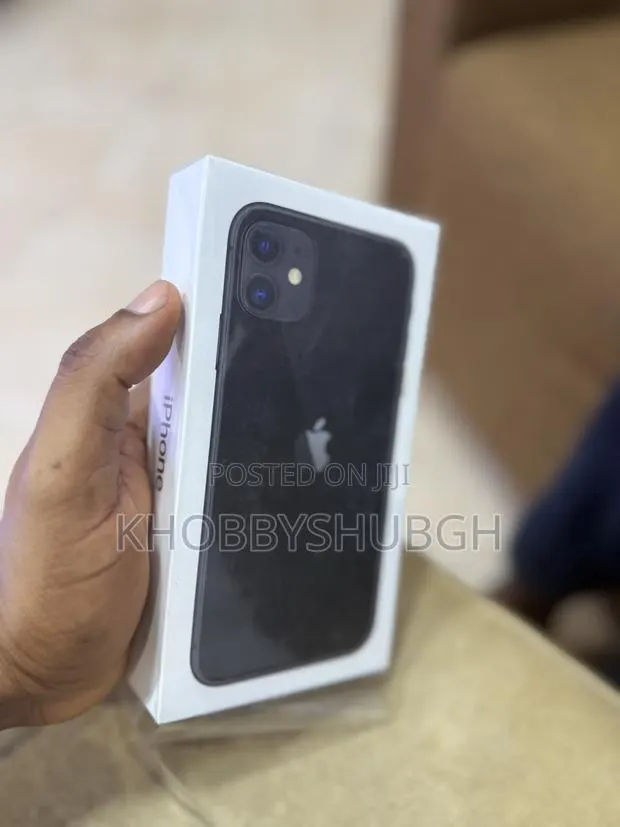 New Apple iPhone 11 64 GB Black · Photo 1