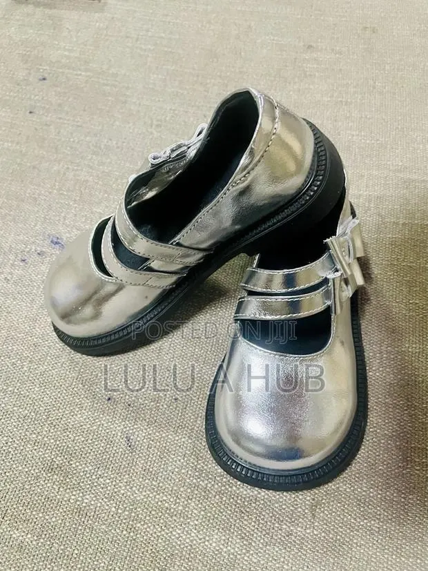 Girls Shoes · Photo 2