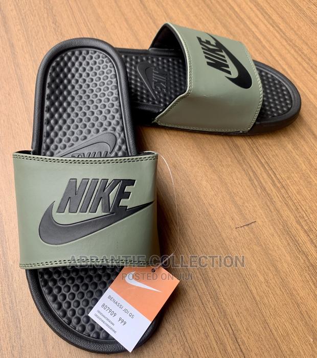 Nike Benassi Slides · Photo 2