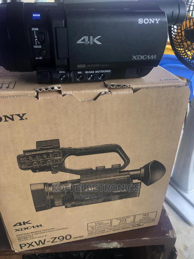 Compact Camcorder With Exmor RS CMOS Sensor Sony PXW-Z90 · Photo 1