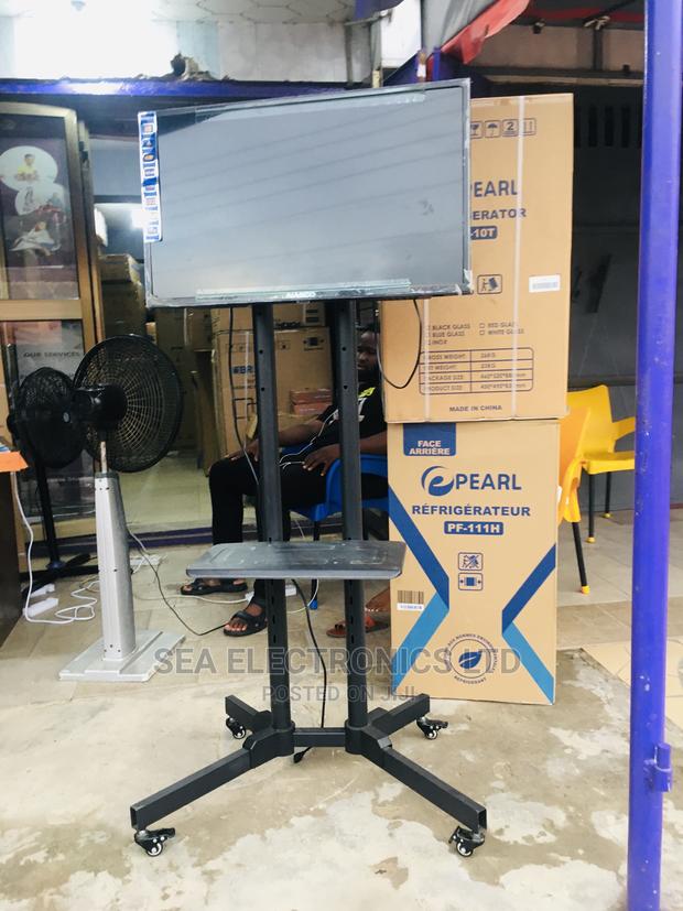 Trolley Mounts Tv Stand · Photo 1