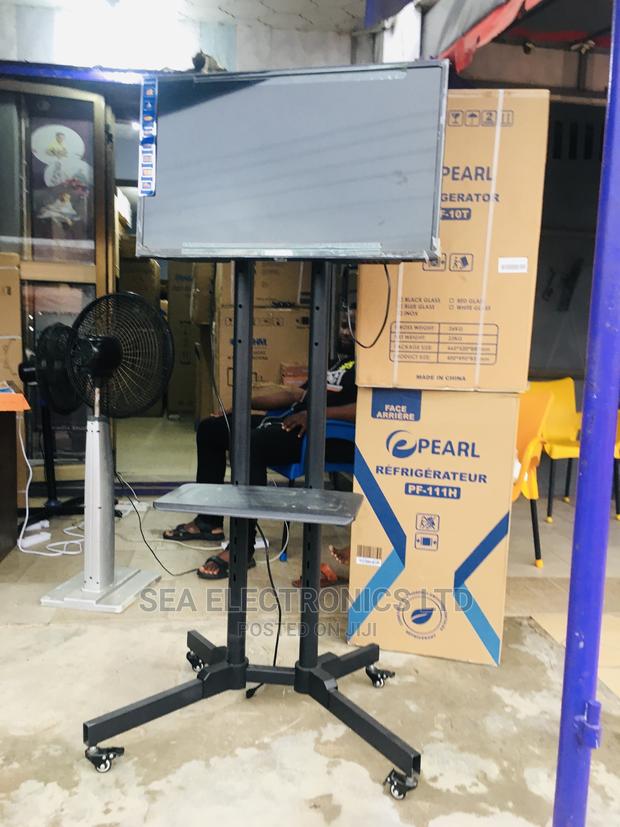 Trolley Mounts Tv Stand · Photo 2