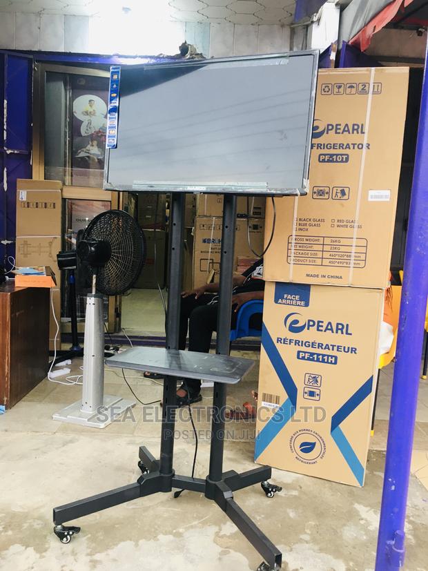 Trolley Floor Stand for 32-70 "TV LED/LCD · Photo 2