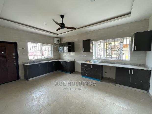 4bdrm House in Lakeside for sale · Photo 3