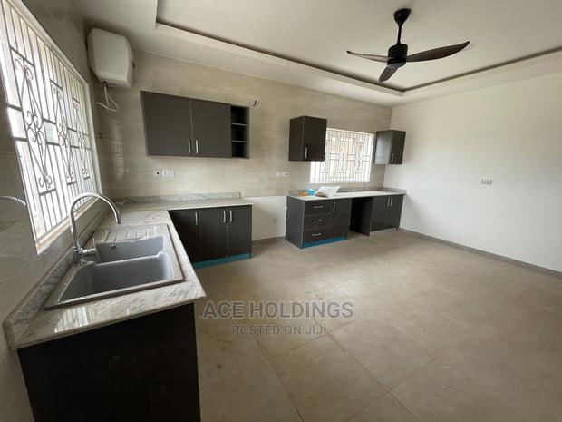 4bdrm House in Lakeside for sale · Photo 4