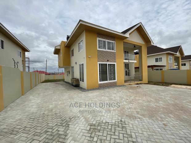 4bdrm House in Lakeside for sale · Photo 2