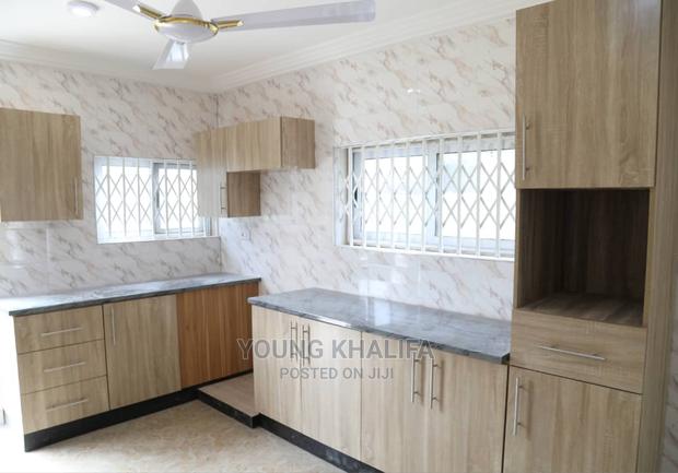 3bdrm House in Ahenfie Estate, Opeikuma for sale · Photo 6