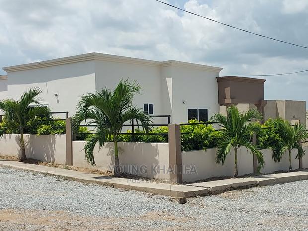 3bdrm House in Ahenfie Estate, Opeikuma for sale · Photo 4