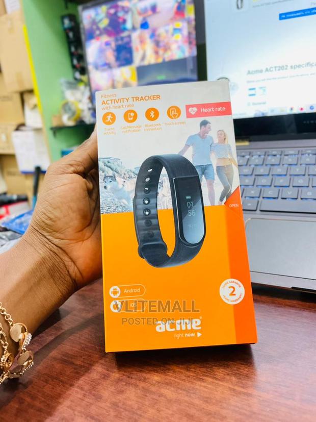 Fitness Activity Tracker With Heart Rate Watch · Photo 1