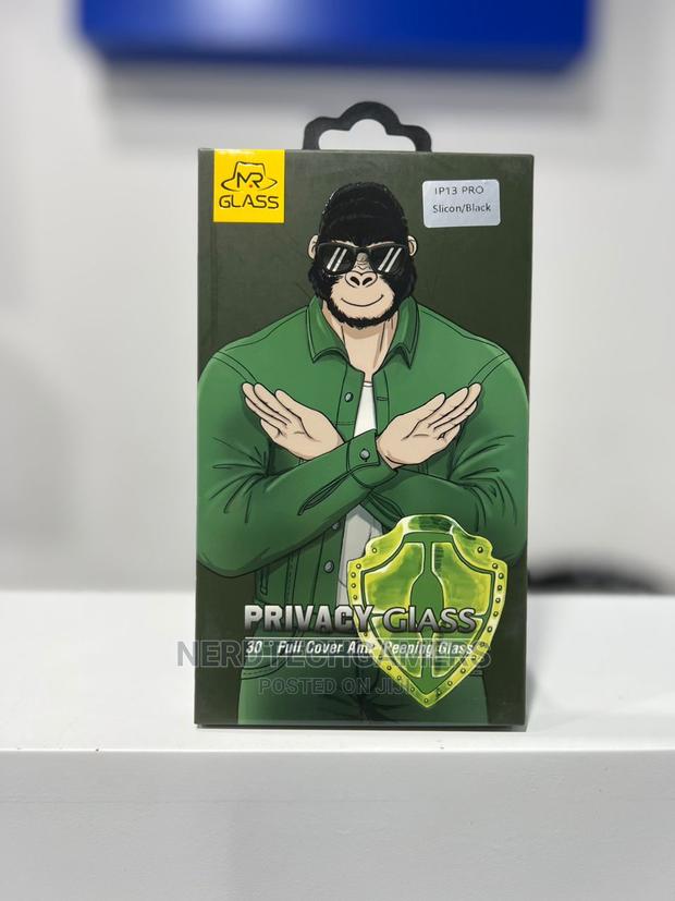 Privacy Glass Screen Protector for Ip 13 13pro · Photo 3